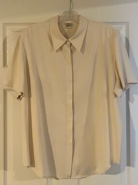 Norm Thompson Vintage Cream Silk Short Sleeve Button Up Blouse